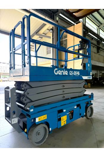 8m剪刀輪胎平台高空車